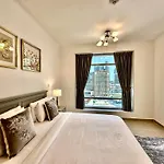 Lux Bnb I Burj Views I City Views