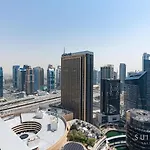 A Chic Apartment In Dubai Marina