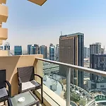A Chic Apartment In Dubai Marina