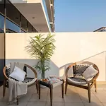 Large Balcony Studio 10Mins From Dubai Mall