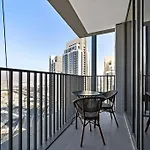 Stylish 1 Bedroom High Floor In Creek Edge