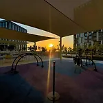 Oraya - City Retreat 1Br In Collective With Pool View