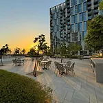 Oraya - City Retreat 1Br In Collective With Pool View