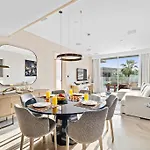 First Class 2Br Palm Paradise