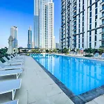 Top Floor One Bedroom Apartment With Downtown Views 170Bc-1