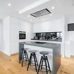 Cool 2 Bedroom Flat With Stunning Marina Views