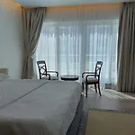 Upgraded 2 Bedroom At Dubai Marina