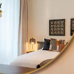 Stylish 2Br With Assistant Room