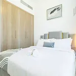 Chic 2Br With Partial Burj Khalifa View