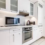 Studio Boulevard Central, City View, Downtown