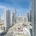 Downtown 2 Bed With Poolside Burj Khalifa View