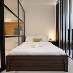 Stylish Studio Retreat In The Heart Of Jvc