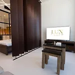 Stylish Studio Retreat In The Heart Of Jvc