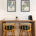 Luxury Brand New Apartment In Downtown