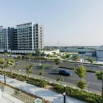 Nasma - Modern 3Br Oasis With Balcony In Azizi Riviera
