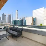 Spacious 1-Bedroom Apartment In Bay Square