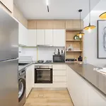 Studio That Sleeps 2 And Near Circle Mall And Five, Jvc