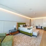 Lana By The Dorchester Collection - Glamorous Three Bedroom Apartment