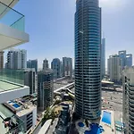 Vida Dubai Marina & Yacht Club With Starbucks Below
