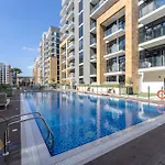 Marcopolo - Chic Studio Huge Balcony & Top-Notch Amenities