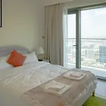 Cozy 1-Br In The Heart Of Dubai With Skyline Views