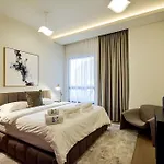 Luxury Escapes - Spacious 3Br Plus Maids Apt Lake View