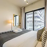 Modern Retreat In This Unique Building In Jvc