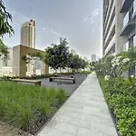 Burj Royale - Mesmerizing Three Bed With Burj View