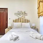 Luxury 1 Bedroom Apartment Downtown Dubai