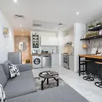 Cozy Studio Apartment Perfect For 4 In Business Bay