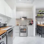 Cozy Studio Apartment Perfect For 4 In Business Bay
