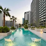 Livbnb- Modern Meets Comfort, Studio With Balcony