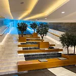 Elegant 1-Bedroom Apartment, Full Burj Khalifa & Downtown Views