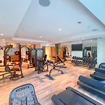Expansive 7-Bed Apt Overlooking Burj & Fountains