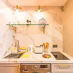 King Bed Studio - Near Metro - Pool - Fast Wifi