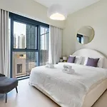 Brand New Apartment Next To Burj Khalifa And Dubai Mall