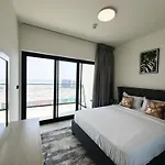 Stylish 3-Bedroom Home With Scenic Views At Binghatti Creek