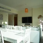 Mayfair Residency 1, 2-Bed Apartment With Canal View