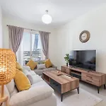 1 Bedroom Apartment With A City View And Sleeps 4