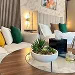 Elegant Studio With Burj Khalifa & Canal Views