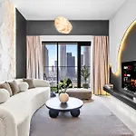 Luxury At The Top- Iconic Burj Views-Dubai Mall Access 2Br By Maxx Value Homes