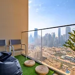 Luxury At The Top- Iconic Burj Views-Dubai Mall Access 2Br By Maxx Value Homes