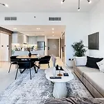 Skyline Oasis - Business Bay With Burj Khalifa Vie