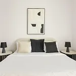 Vayk - Luxury 2 Bedrooms With Jacuzzi In Jvc