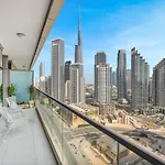 Stunning Burj View - High Infinity Pool - Cozy 2Br
