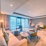 Sky-High Charm Exquisite 2Bdr In Downtown