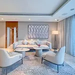 Luxurious 2Bdr Apartment With Burj Khalifa Views