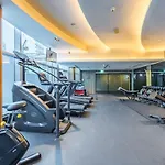 Luxury Spacious Condo In The Iconic Park Towers