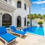 6 Bedroom Modern Luxury Villa In Palm Jumeirah