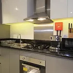 Stylish Studio Apartment In Dubai With Pool & Gym